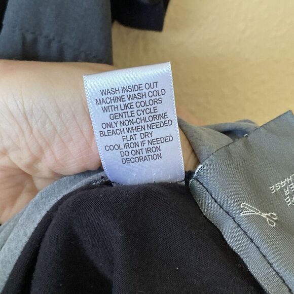 Vera Wang Black Floral Design Size Medium T shirt Elegant Haute Couture Romantic - Picture 8 of 8